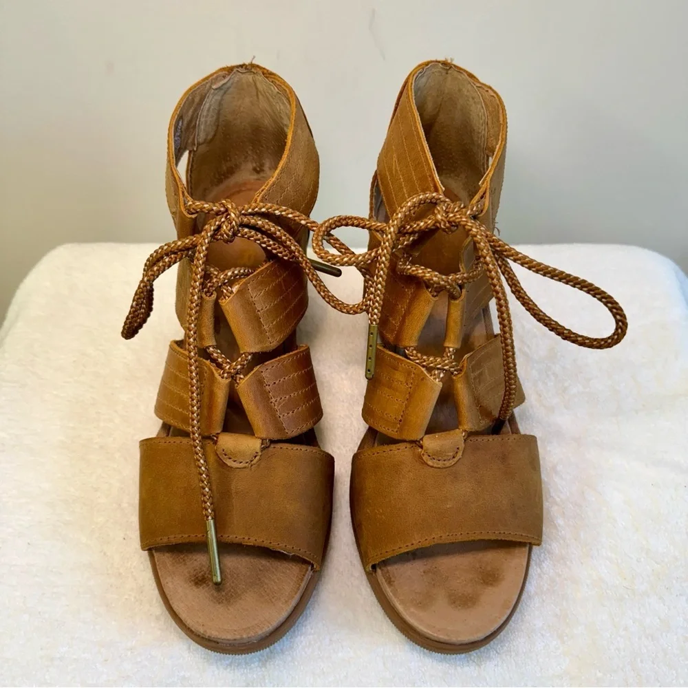 Women's Camel‎ Lace-Up Sorel Joanie II Wedge Sandals size 9.5 Leather